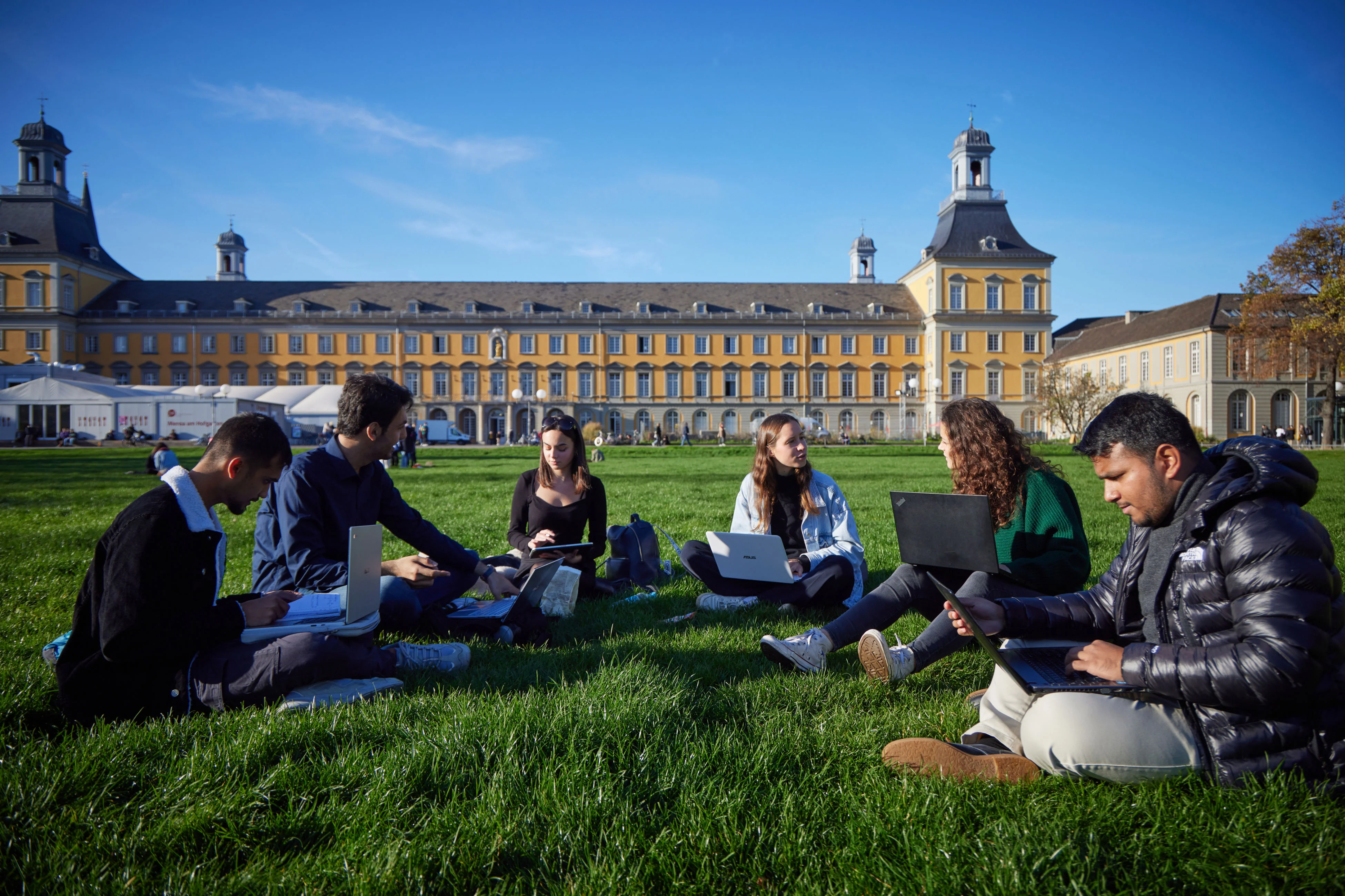 Hauptgebäude Hofgarten - Volker Lannert/Universität Bonn